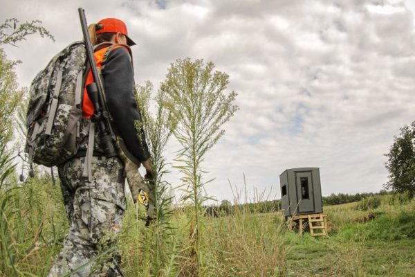 Hunting Blind-Ambush Walking to Hunting Blind